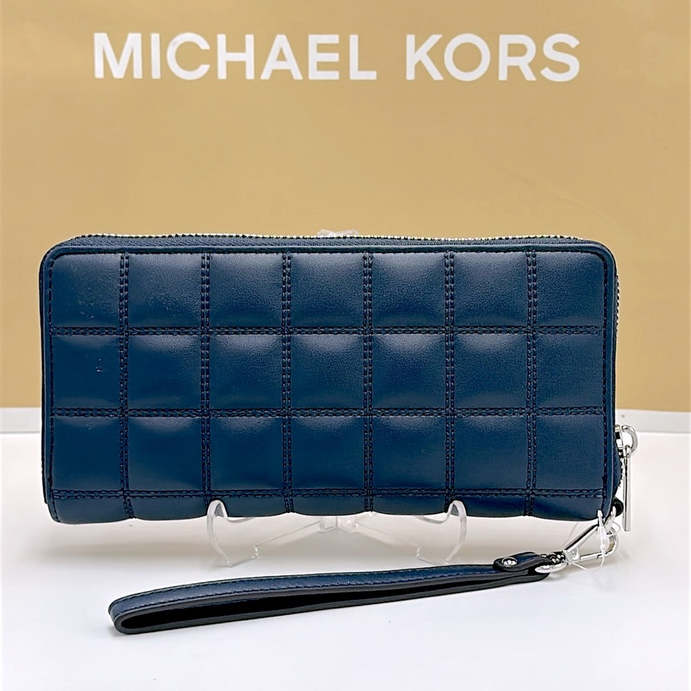 MICHAEL KORS Continental Wristlet Phone Case Wallet Navy
NWT - Picture 4 of 12